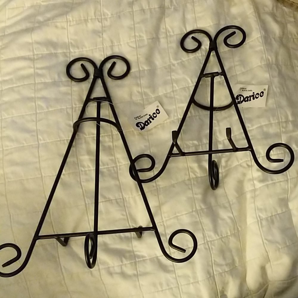 NWT Darice Black Easels, set of 2